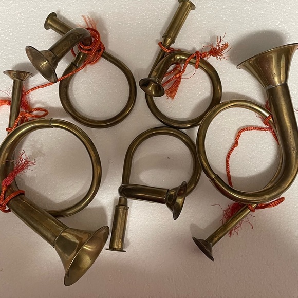 EUC Set Of 5 Brass Decorative French Horn various sizes of retro brass wall art - Picture 5 of 14